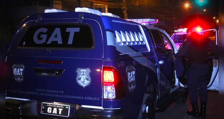 Agentes da Guarda Civil Municipal de Ponta Grossa durante a situação.