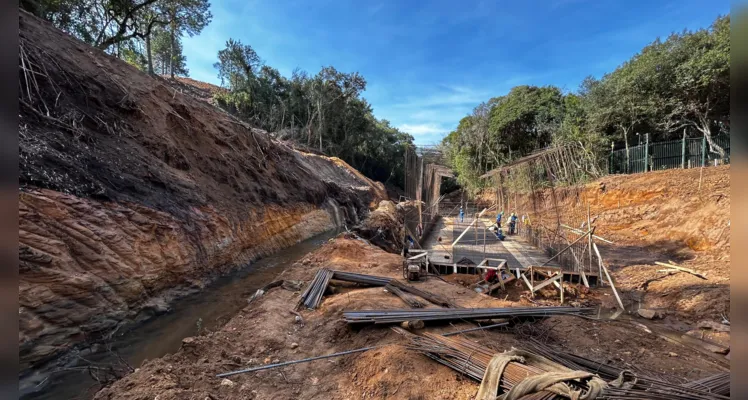 Obra que ligará Órfãs e Boa Vista está em fase de construção da base da estrutura |