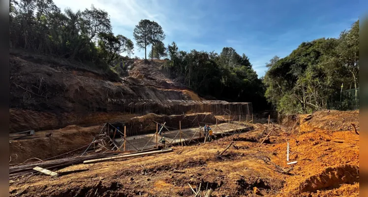 Obra que ligará Órfãs e Boa Vista está em fase de construção da base da estrutura |