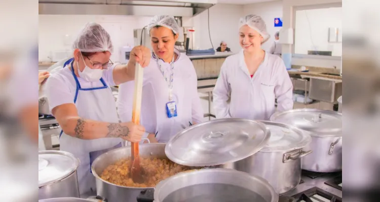 A Unidade de Alimentação e Nutrição é a responsável por esse trabalho fundamental na rotina dos hospitais.