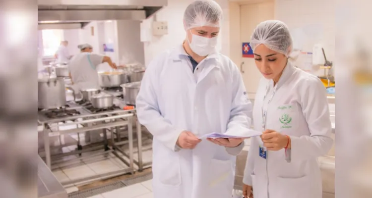 A Unidade de Alimentação e Nutrição é a responsável por esse trabalho fundamental na rotina dos hospitais.