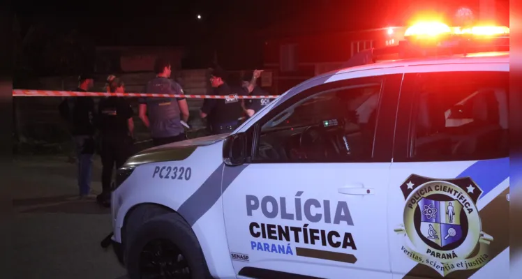 Polícia Científica realizou perícia criminal.