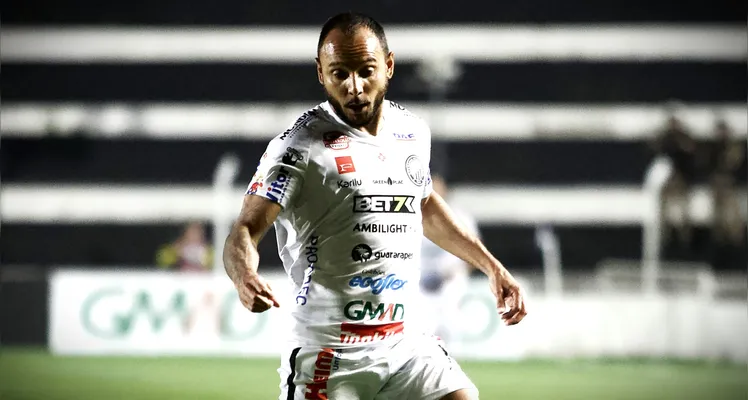 Felipe Augusto durante a partida contra o Brusque.