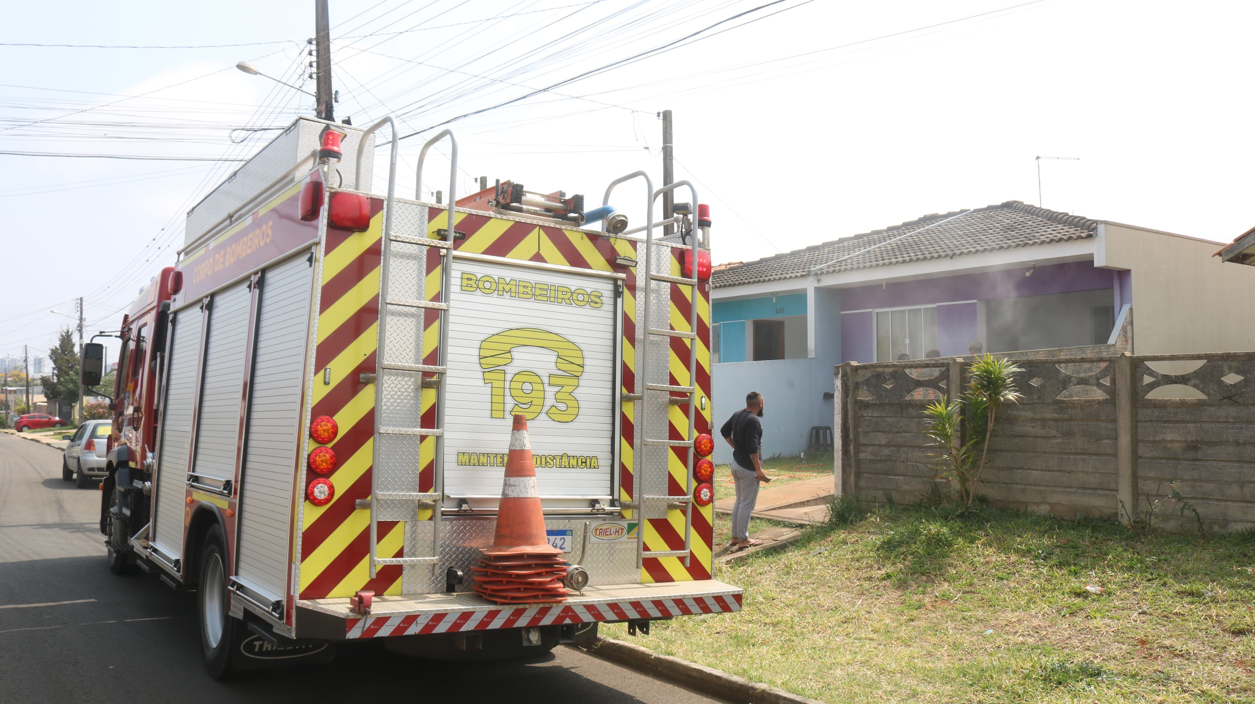 Corpo de Bombeiros foi acionado para controlar o princípio de incêndio.