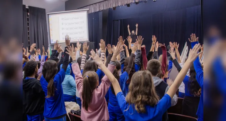 Após o trabalho com as crianças, os dois palestrantes puderam conversar com os acadêmicos de música e trocar experiências.