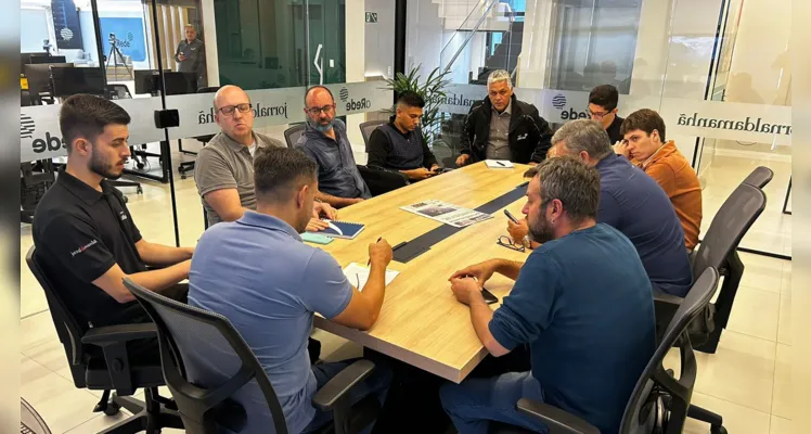 Reunião com representantes na sede do Grupo aRede, nesta quinta-feira (8), definiu datas das sabatinas com os candidatos à Prefeitura de Ponta Grossa |