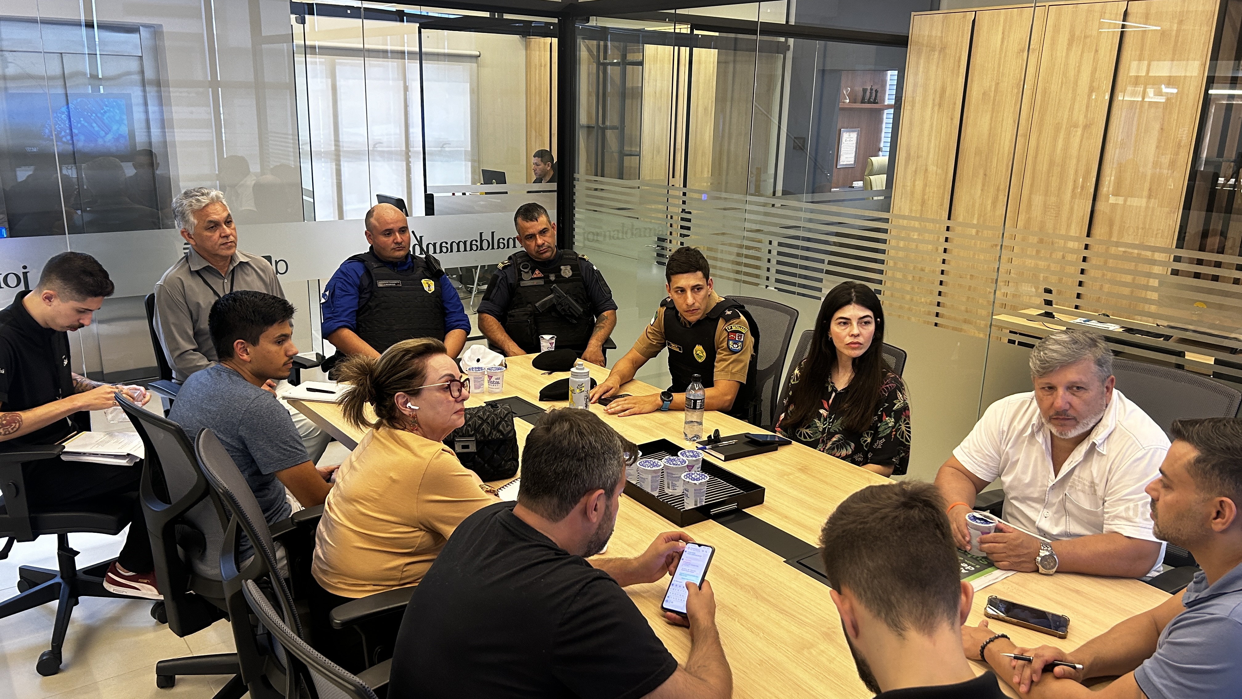 Reunião com os representantes de cada candidato e com a presença de autoridades de segurança ocorreu na nova sede do Grupo aRede |