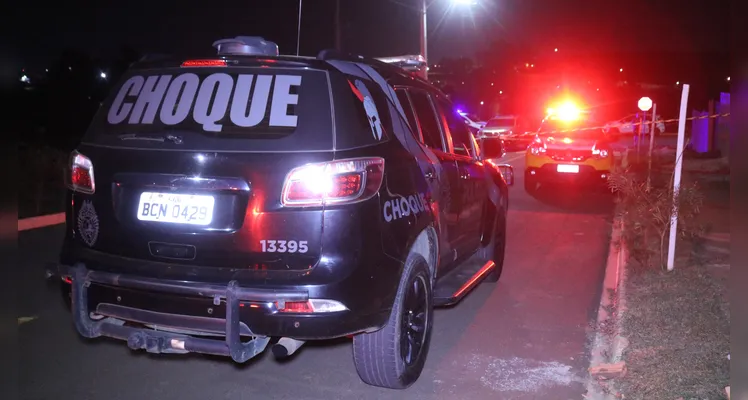 Pelotão de Choque da Polícia Militar também esteve no local do crime.