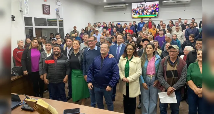 Apoiadores estiveram presentes na Câmara Municipal de Tibagi.