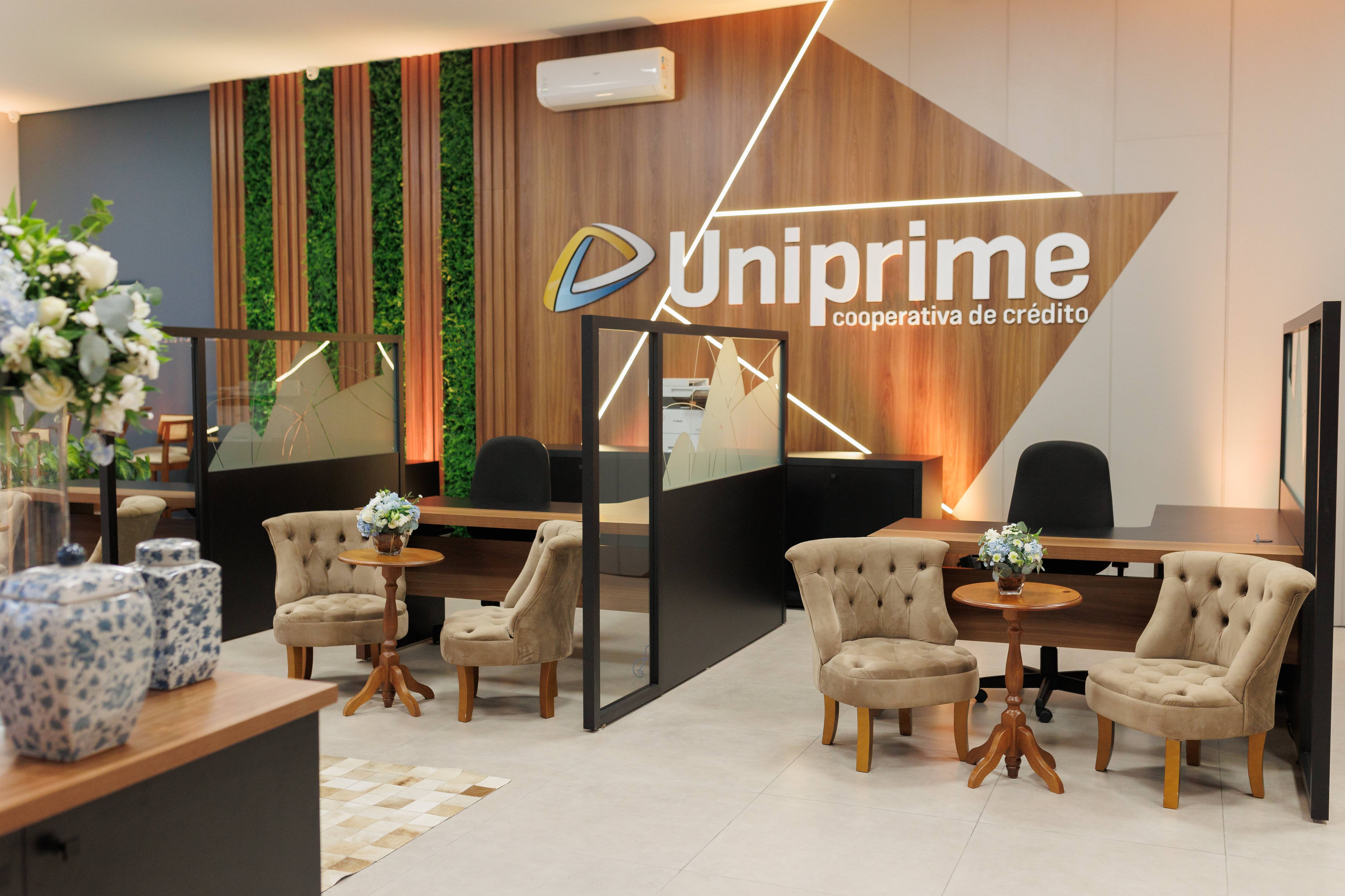 Lideranças prestigiam inauguração de nova unidade da Uniprime em PG