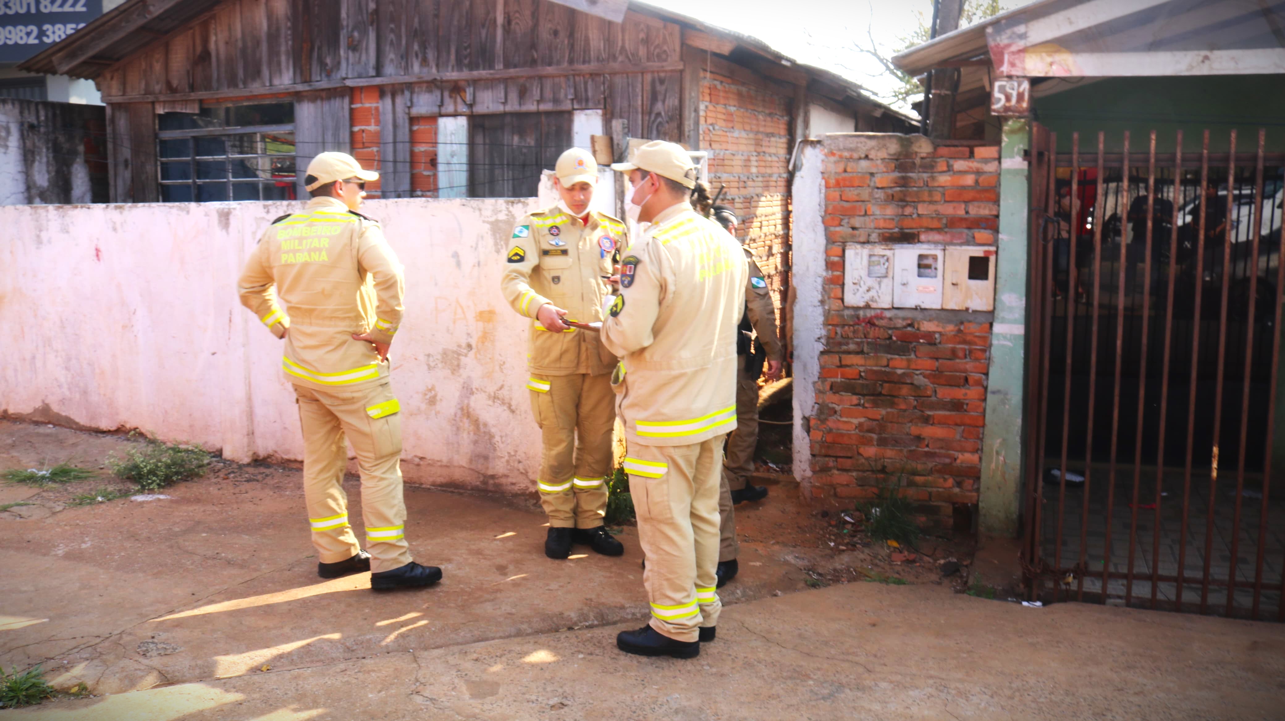 Agentes dos Bombeiros também foram ao local da ocorrência.