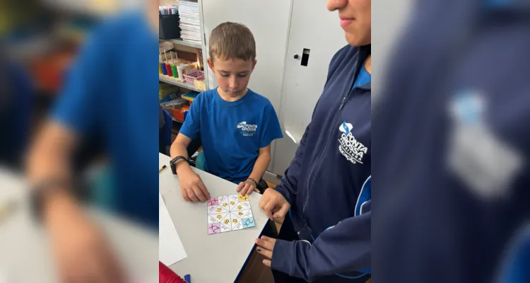 Durante as atividades em sala, os alunos testaram variadas atividades e práticas educacionais.