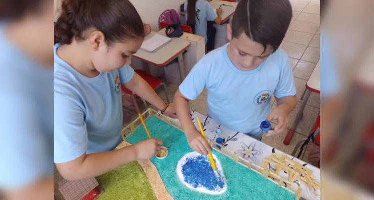 A confecção das maquetes contou com trabalho em sala de aula e com o auxílio dos familiares em casa.