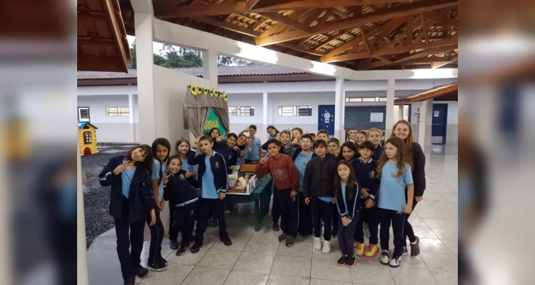 Após a confecção das maquetes, a turma realizou apresentações para os colegas de escola.