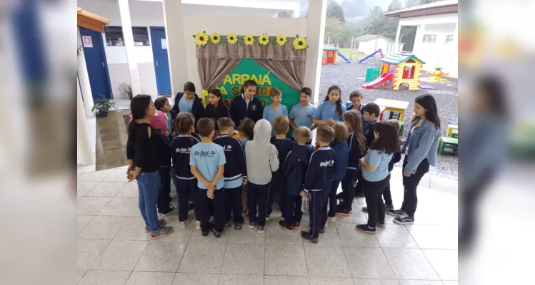 Após a confecção das maquetes, a turma realizou apresentações para os colegas de escola.