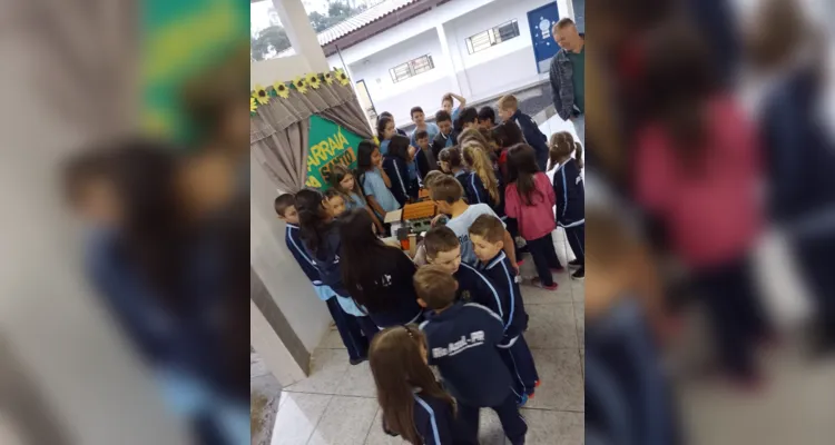 Após a confecção das maquetes, a turma realizou apresentações para os colegas de escola.