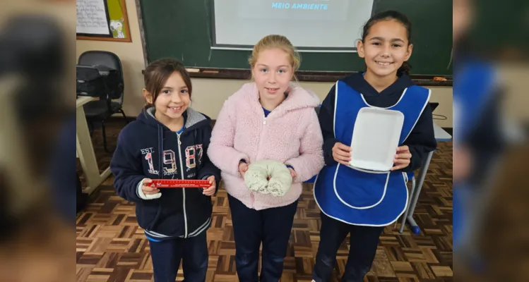 A turma contou com o auxílio de ferramentas educacionais como as videoaulas do projeto Vamos Ler e uma palestra especial sobre separação de resíduos.