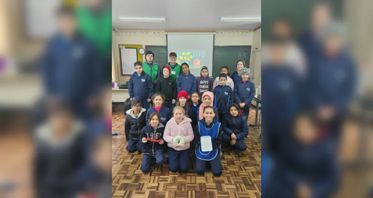 A turma contou com o auxílio de ferramentas educacionais como as videoaulas do projeto Vamos Ler e uma palestra especial sobre separação de resíduos.