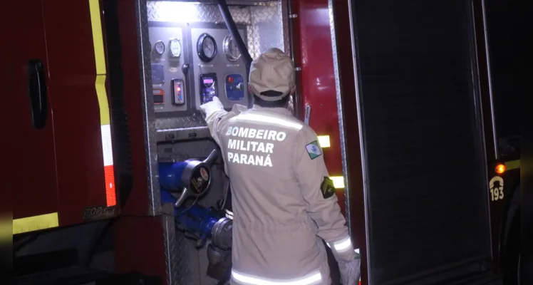 Incêndio em vegetação foi combatido na noite dessa quinta-feira