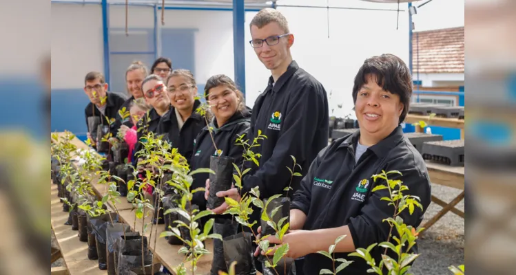 Projeto da Cocari inaugura Viveiro de Mudas na Apae de PG