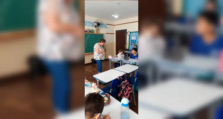 A turma complementou os estudos com pesquisas, discussões em sala e uma conversa com uma conselheira tutelar.