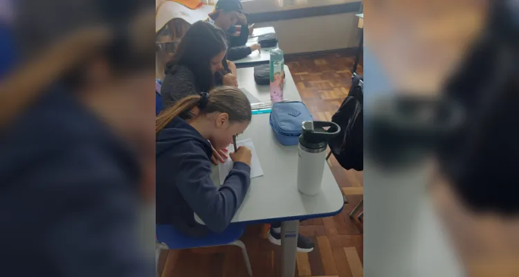 As atividades envolveram ações práticas que exploraram a criatividade e a convivência entre os alunos.