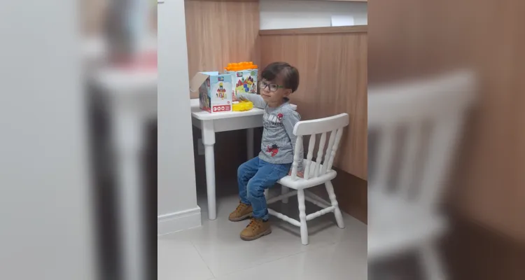 Mãe de PG realiza campanha para filho fazer cirurgia