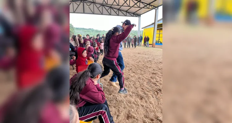 Além de momentos de descontração e alegria, o evento destacou a importância do envolvimento dos pais nas atividades escolares.