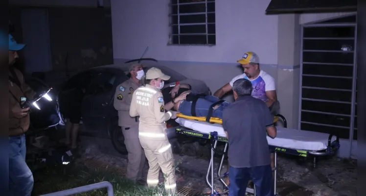 Acidente aconteceu na noite desse sábado, na rua Emiliano Perneta