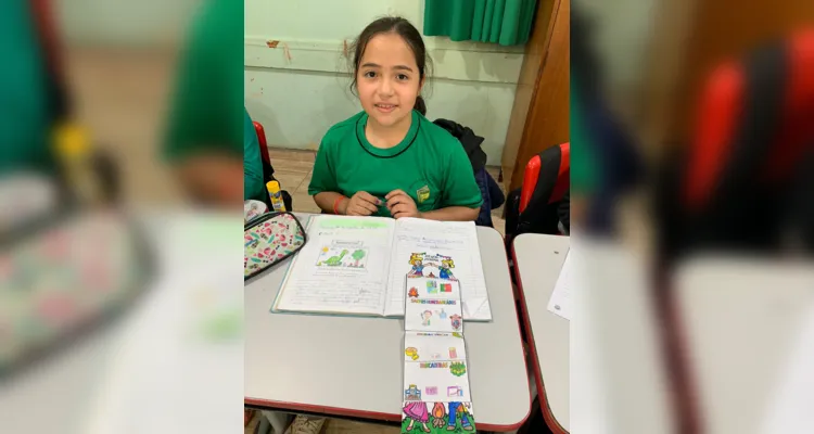 A turma realizou diversas propostas, como a elaboração de desenhos e a participação no tradicional festejo junino da escola.