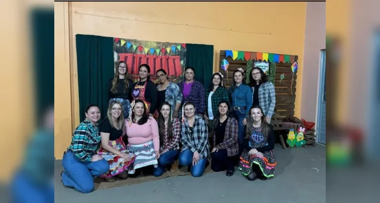 A turma realizou diversas propostas, como a elaboração de desenhos e a participação no tradicional festejo junino da escola.