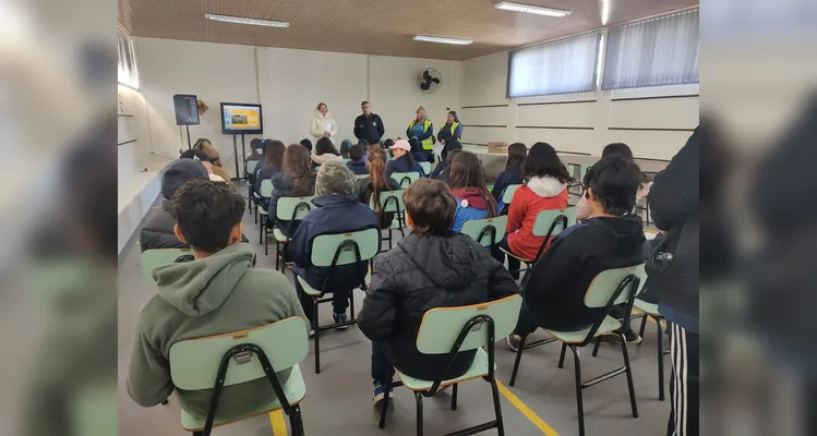 A turma também participou de uma palestra na Escola Prática de Trânsito.