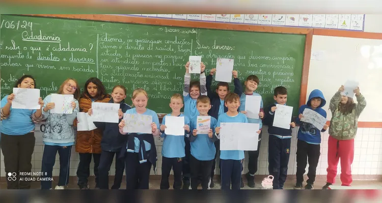 Para colocar em prática o que aprenderam, a turma foi desafiada a criar suas próprias histórias em quadrinhos.