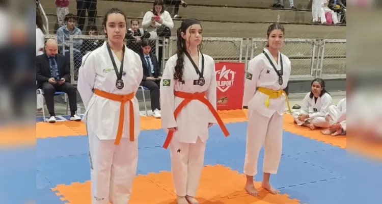 As equipes asseguraram troféus de 1º lugar nas categorias seletiva (São João), faixa colorida (Junior lima) e geral por equipes (Quedas).