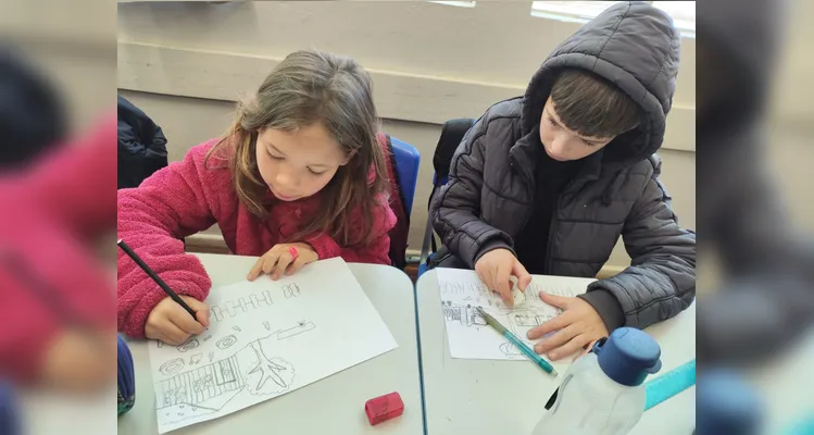 A turma também realizou outras atividades, como maquetes e desenhos ilustrando o tema trabalhado.