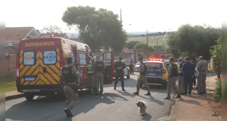 Uma grave ocorrência registrada na tarde desta quarta-feira (29), na região do Costa Rica III, no bairro Neves, em Ponta Grossa, deixou três pessoas baleadas.