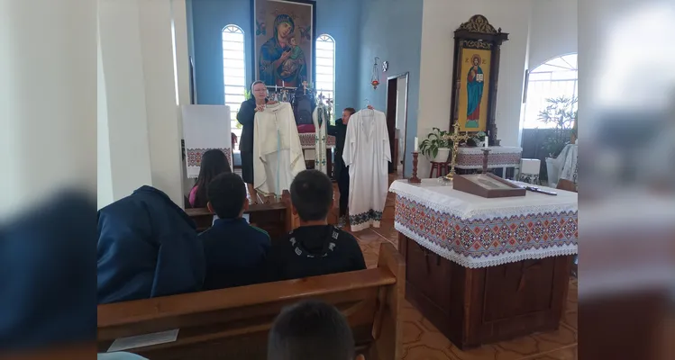 Veja as fotos da visita dos educandos à Igreja Católica de rito oriental.