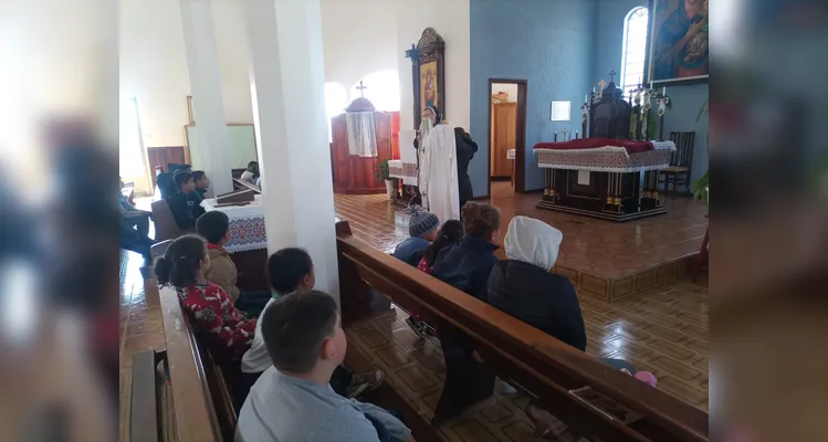 Veja as fotos da visita dos educandos à Igreja Católica de rito oriental.