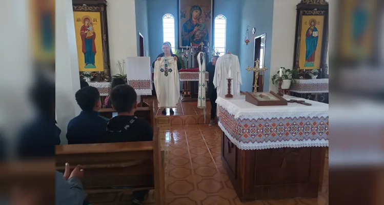 Veja as fotos da visita dos educandos à Igreja Católica de rito oriental.