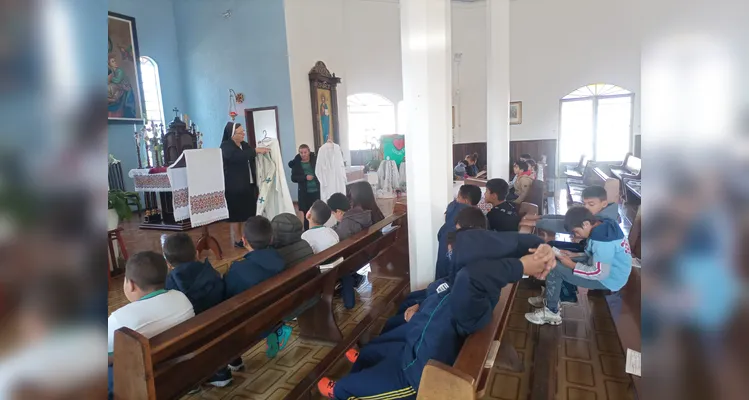 Veja as fotos da visita dos educandos à Igreja Católica de rito oriental.