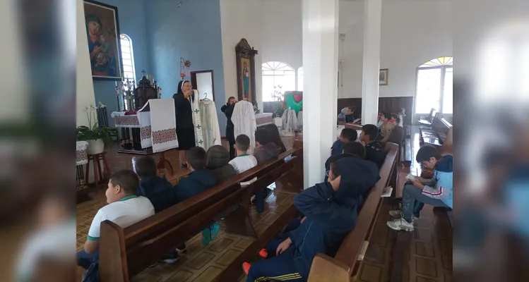 Veja as fotos da visita dos educandos à Igreja Católica de rito oriental.