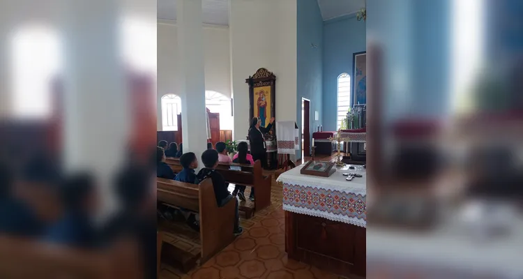 Veja as fotos da visita dos educandos à Igreja Católica de rito oriental.