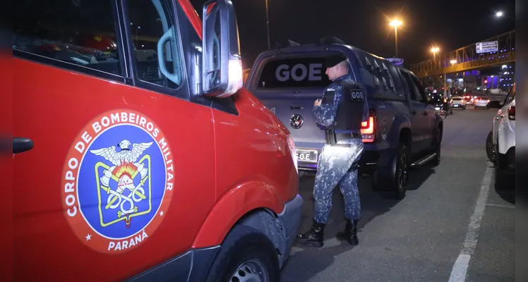 Equipes da Guarda Municipal e do Trânsito também foram ao local para tomar as providências cabíveis.