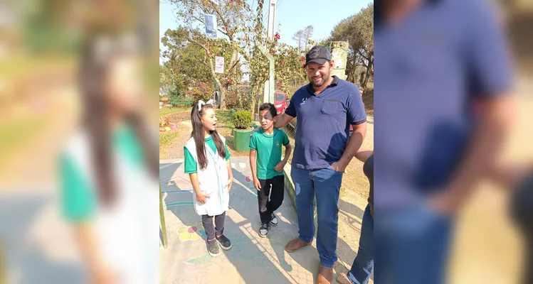 Os familiares puderam visitar as estações de trabalho e ver as atividades desenvolvidas pelos alunos.