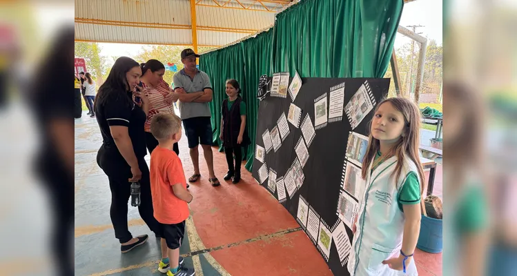 Os familiares puderam visitar as estações de trabalho e ver as atividades desenvolvidas pelos alunos.