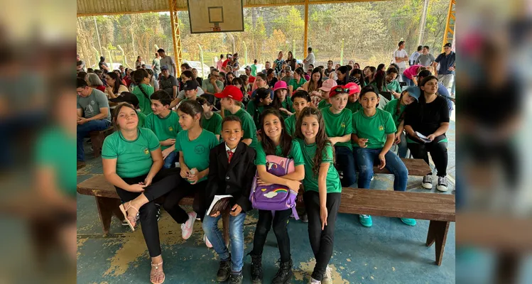 Os familiares puderam visitar as estações de trabalho e ver as atividades desenvolvidas pelos alunos.