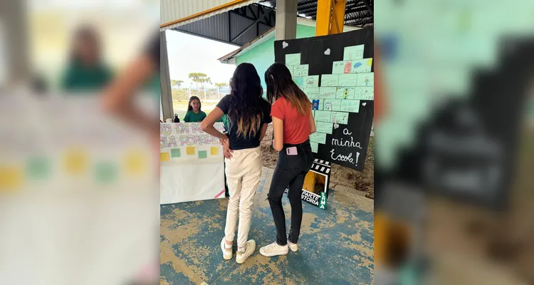 Os familiares puderam visitar as estações de trabalho e ver as atividades desenvolvidas pelos alunos.