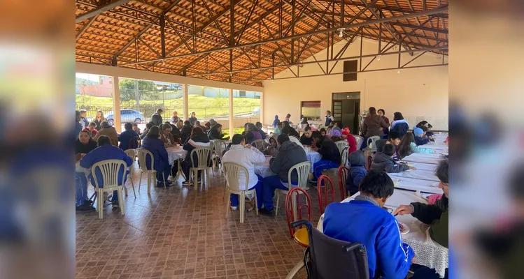 Confira os registros da visita dos educandos na associação do município.