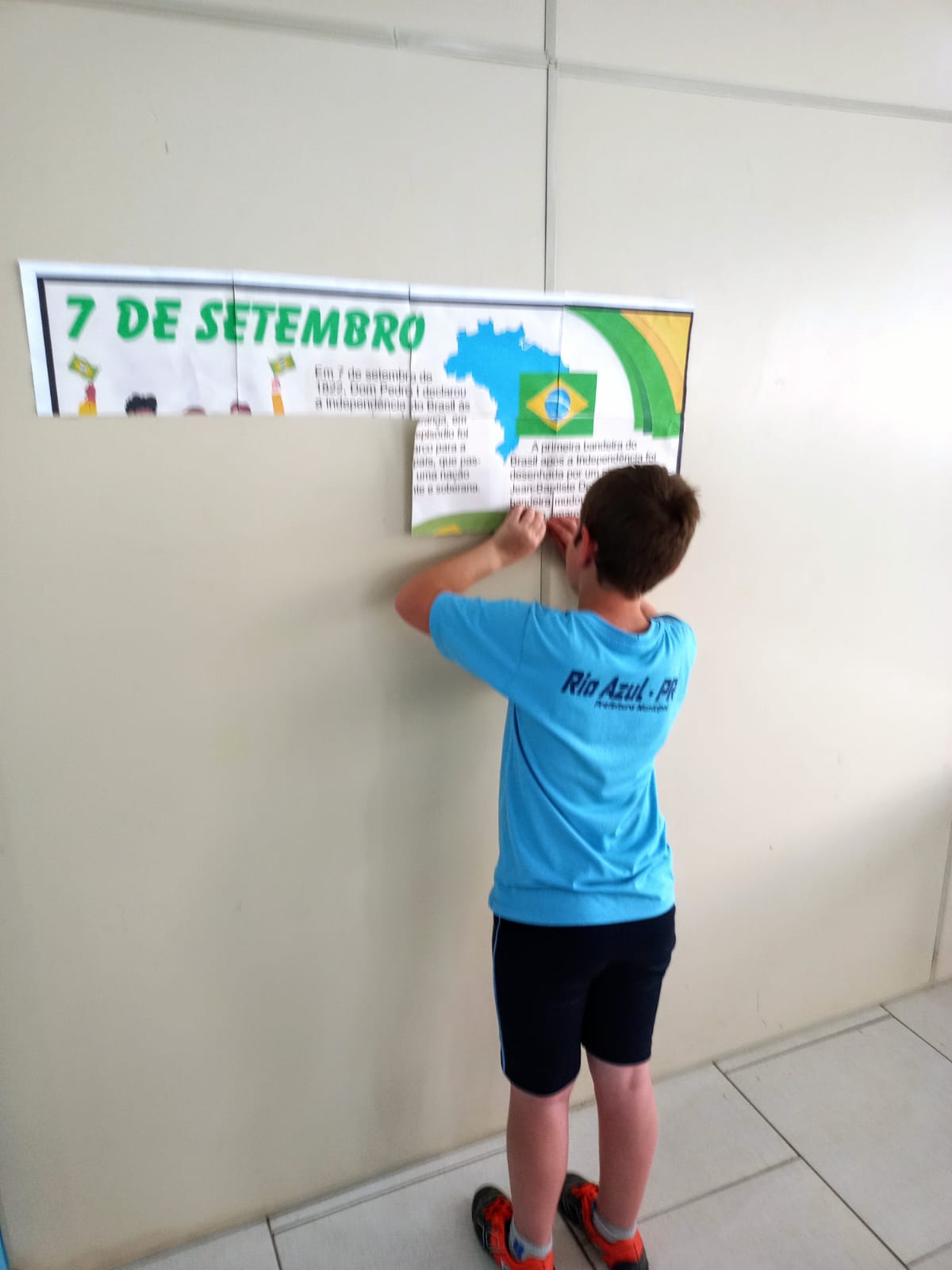 O resultado das pesquisas e trabalhos foram expostos em um mural na escola.