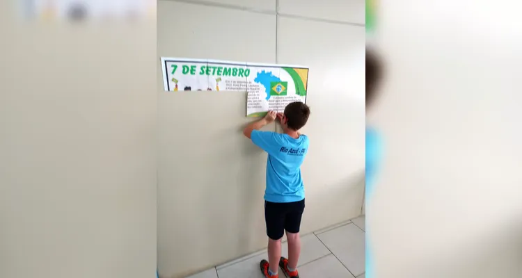 O resultado das pesquisas e trabalhos foram expostos em um mural na escola.